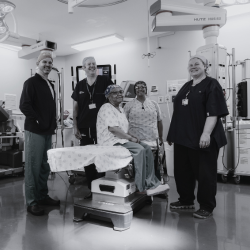 { {options.alt or d._alt}} 